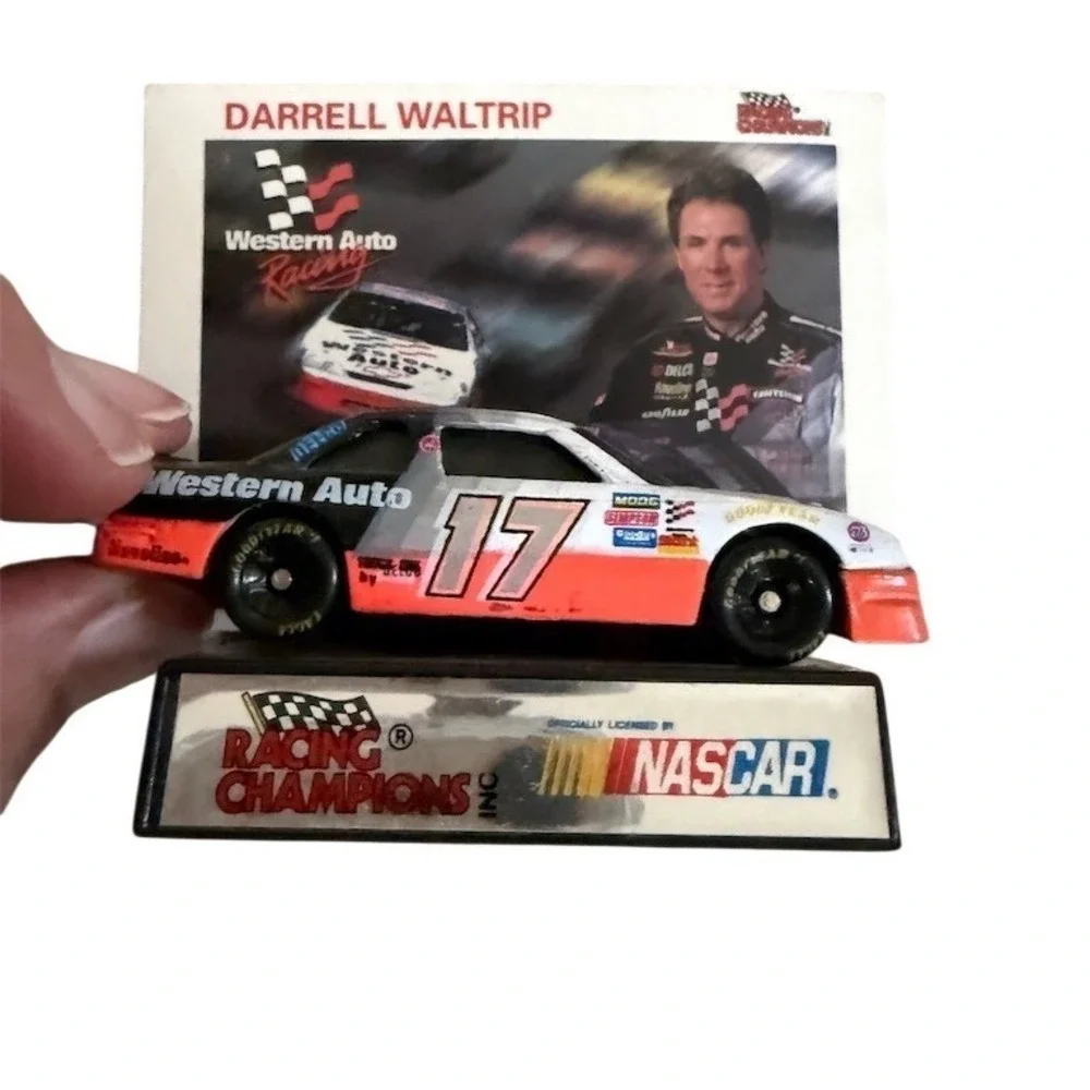 Racing Champions NASCAR Darrell‎ Waltrip #17 Western Auto Diecast Car Stand